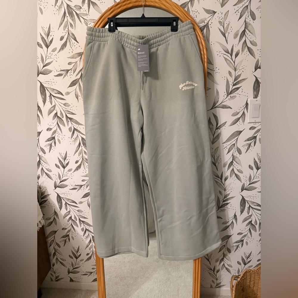 New Balance Linear Heritage Fleece Wide Leg Pants